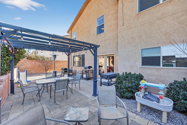 8823 Hampton Avenue NE, Albuquerque, NM 87122