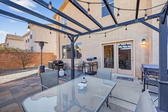 8823 Hampton Avenue NE, Albuquerque, NM 87122