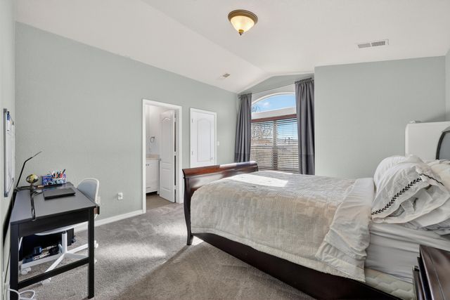 8823 Hampton Avenue NE, Albuquerque, NM 87122