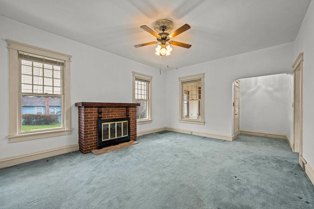 142 Cottage Avenue, Carpentersville, IL 60110