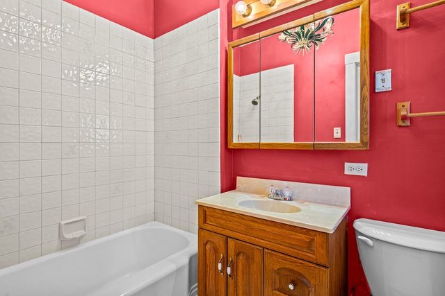 142 Cottage Avenue, Carpentersville, IL 60110