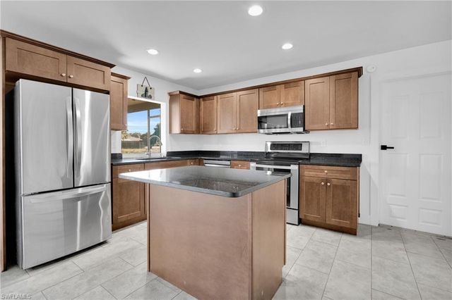 502 Parkside ST, Lehigh Acres, FL 33936