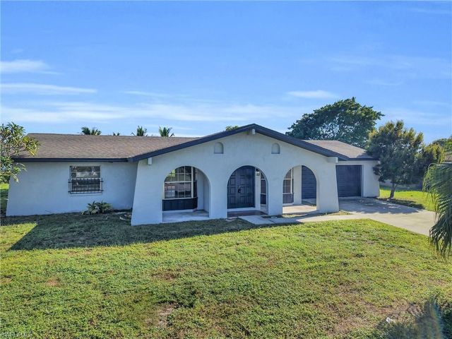 502 Parkside ST, Lehigh Acres, FL 33936