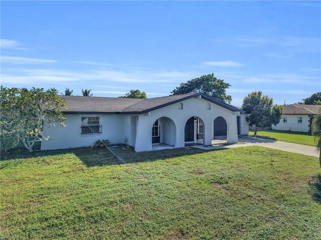502 Parkside ST, Lehigh Acres, FL 33936