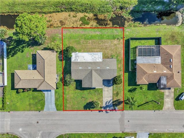 502 Parkside ST, Lehigh Acres, FL 33936