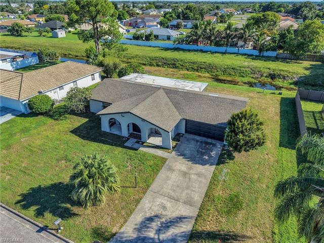 502 Parkside ST, Lehigh Acres, FL 33936