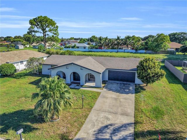 502 Parkside ST, Lehigh Acres, FL 33936