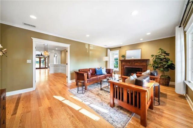 132 N Sunset, Monrovia, CA 91016