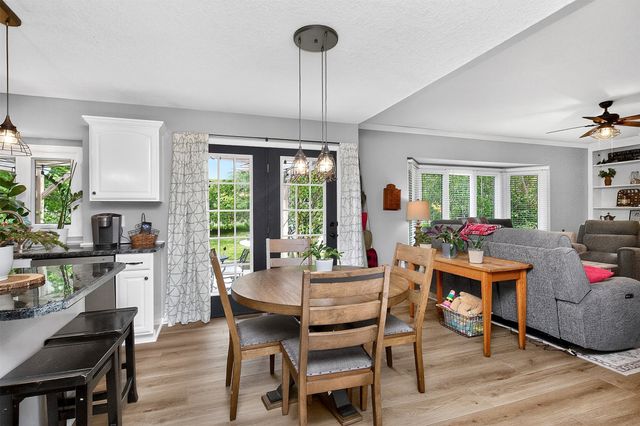 158 56th Place, West Des Moines, IA 50266