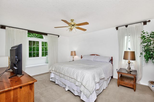 158 56th Place, West Des Moines, IA 50266