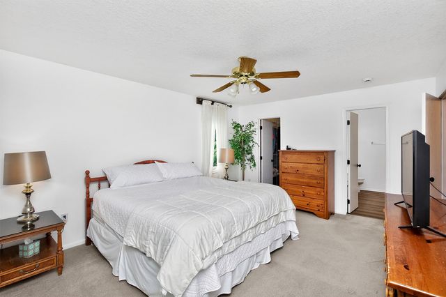 158 56th Place, West Des Moines, IA 50266