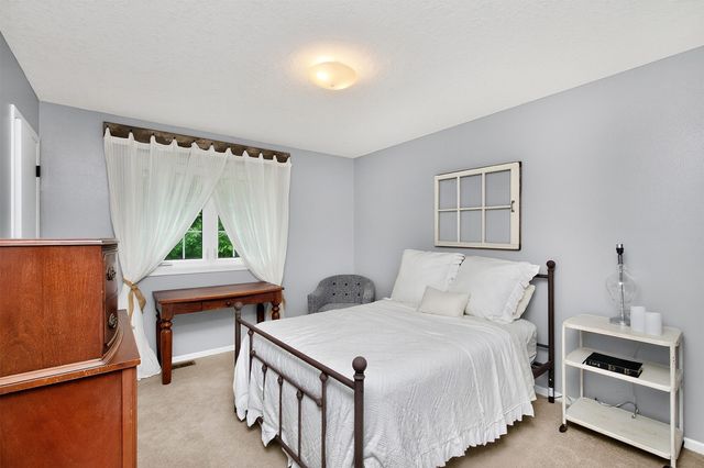 158 56th Place, West Des Moines, IA 50266