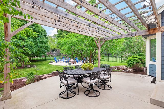 158 56th Place, West Des Moines, IA 50266