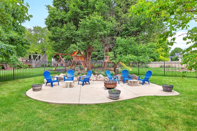 158 56th Place, West Des Moines, IA 50266