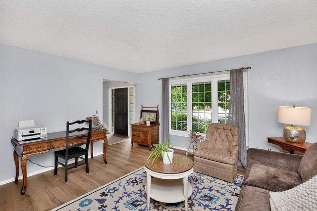 158 56th Place, West Des Moines, IA 50266