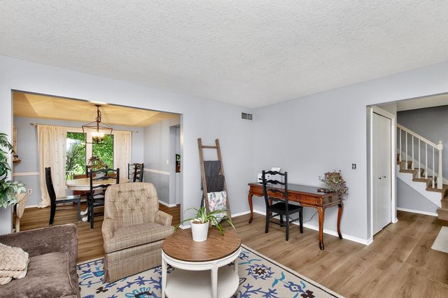 158 56th Place, West Des Moines, IA 50266