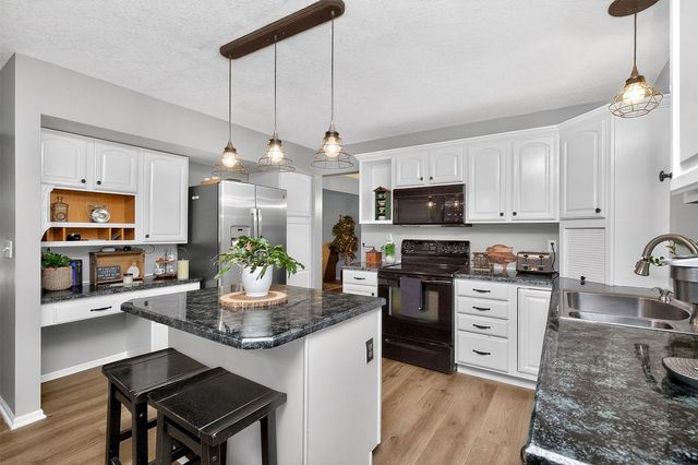 158 56th Place, West Des Moines, IA 50266