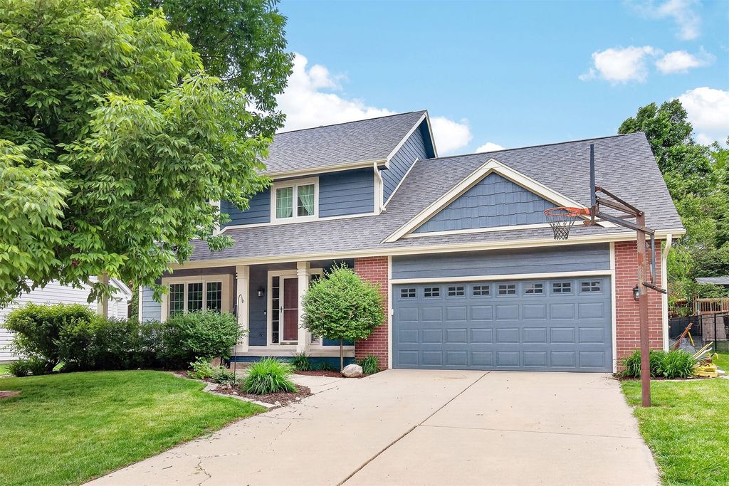 158 56th Place, West Des Moines, IA 50266