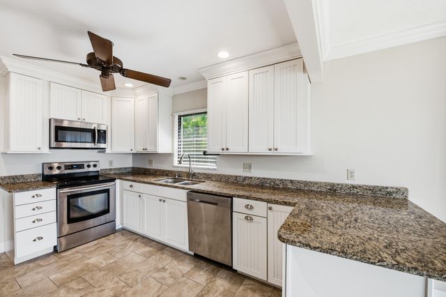 911 NW Sunset Terrace, Stuart, FL 34994