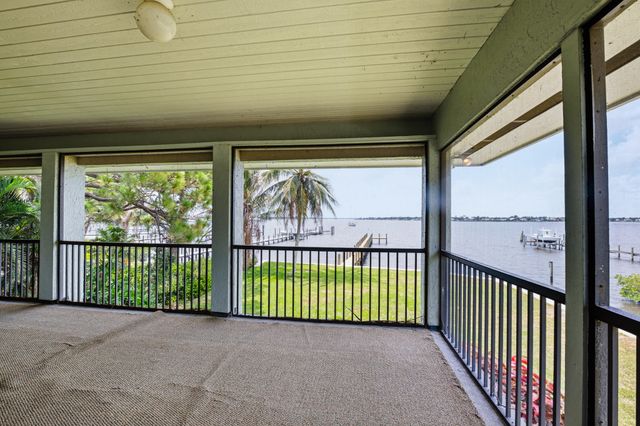 911 NW Sunset Terrace, Stuart, FL 34994