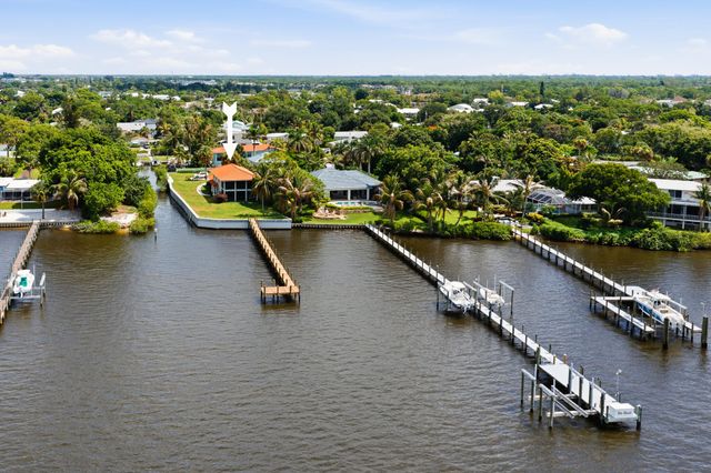 911 NW Sunset Terrace, Stuart, FL 34994