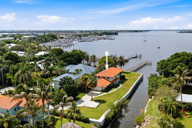 911 NW Sunset Terrace, Stuart, FL 34994