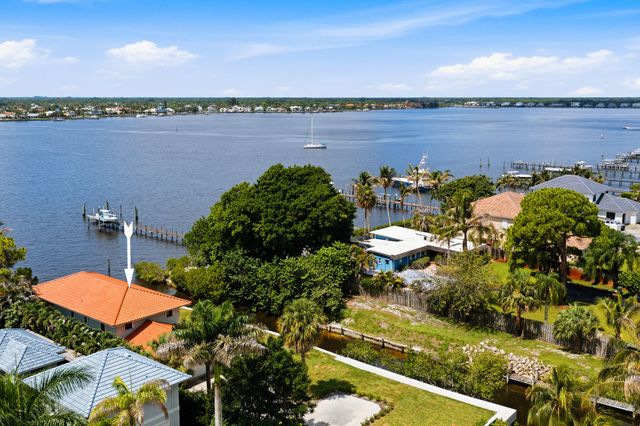 911 NW Sunset Terrace, Stuart, FL 34994