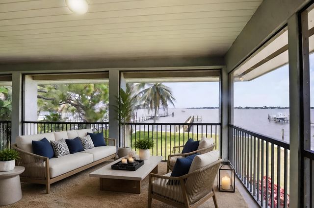 911 NW Sunset Terrace, Stuart, FL 34994