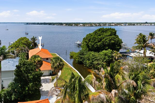 911 NW Sunset Terrace, Stuart, FL 34994