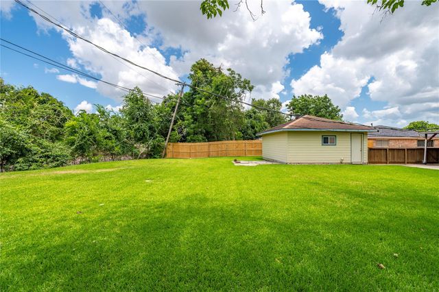 1115 Newport Boulevard, League City, TX 77573