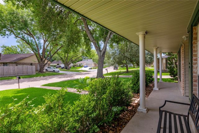 1115 Newport Boulevard, League City, TX 77573