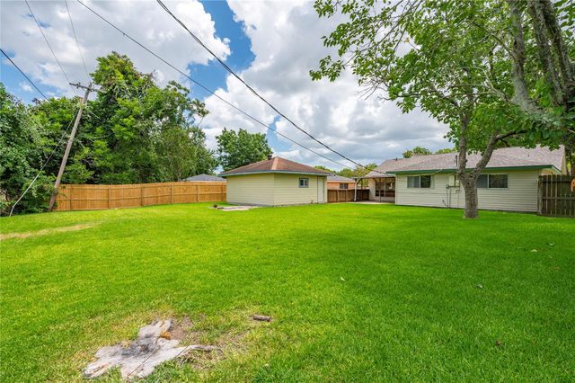 1115 Newport Boulevard, League City, TX 77573