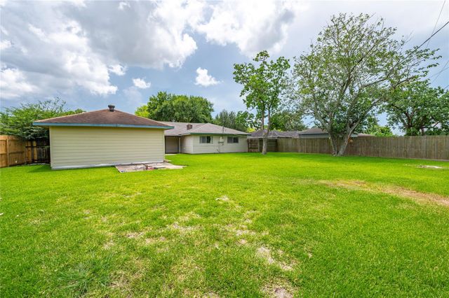 1115 Newport Boulevard, League City, TX 77573