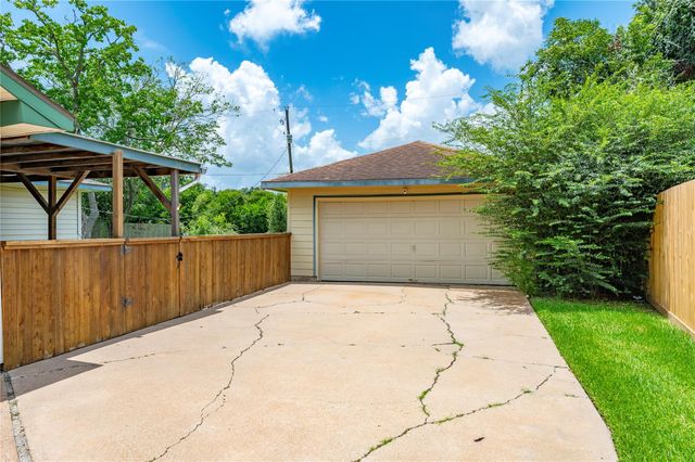 1115 Newport Boulevard, League City, TX 77573