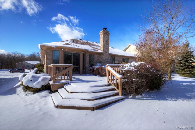 46822 Springhill Drive, Shelby Charter Township, MI 48317