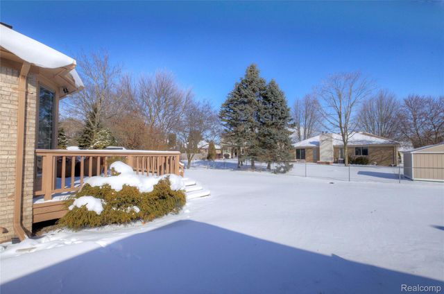 46822 Springhill Drive, Shelby Charter Township, MI 48317