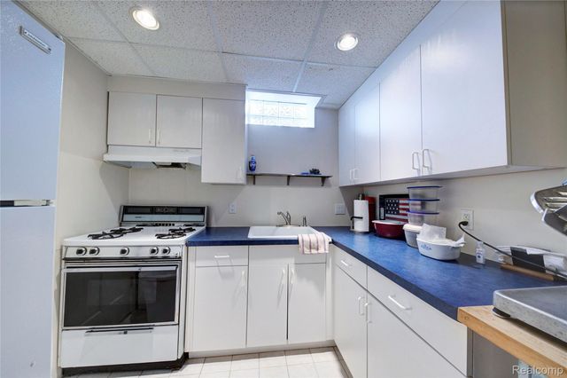 46822 Springhill Drive, Shelby Charter Township, MI 48317