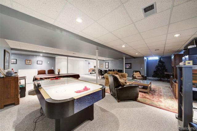 46822 Springhill Drive, Shelby Charter Township, MI 48317