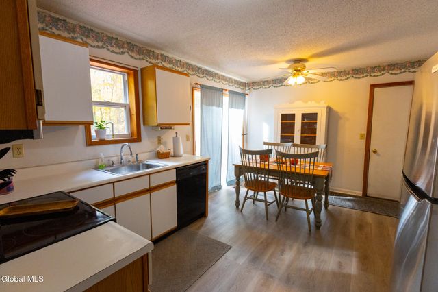 38 Autumn Lane, Queensbury, NY 12804