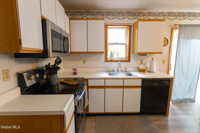 38 Autumn Lane, Queensbury, NY 12804