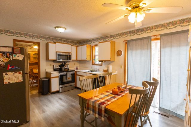 38 Autumn Lane, Queensbury, NY 12804