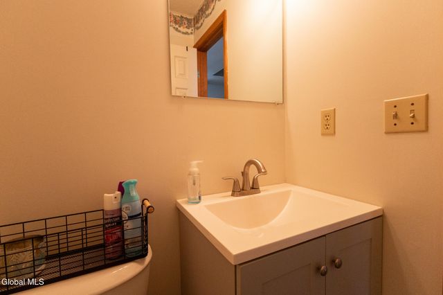 38 Autumn Lane, Queensbury, NY 12804