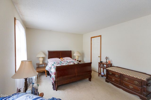 38 Autumn Lane, Queensbury, NY 12804