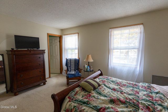 38 Autumn Lane, Queensbury, NY 12804