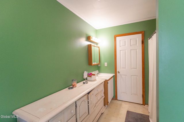 38 Autumn Lane, Queensbury, NY 12804