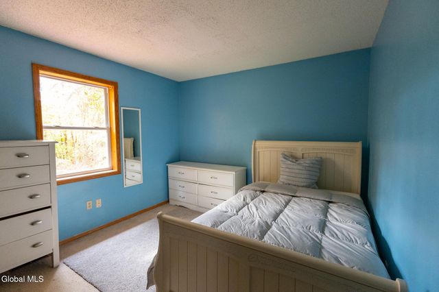 38 Autumn Lane, Queensbury, NY 12804