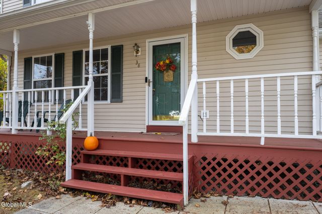 38 Autumn Lane, Queensbury, NY 12804