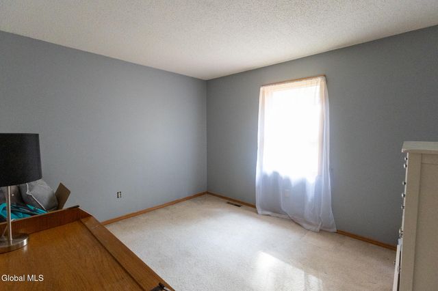 38 Autumn Lane, Queensbury, NY 12804