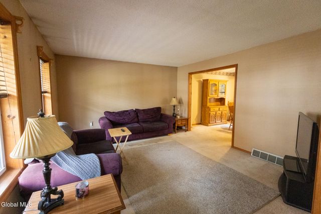 38 Autumn Lane, Queensbury, NY 12804