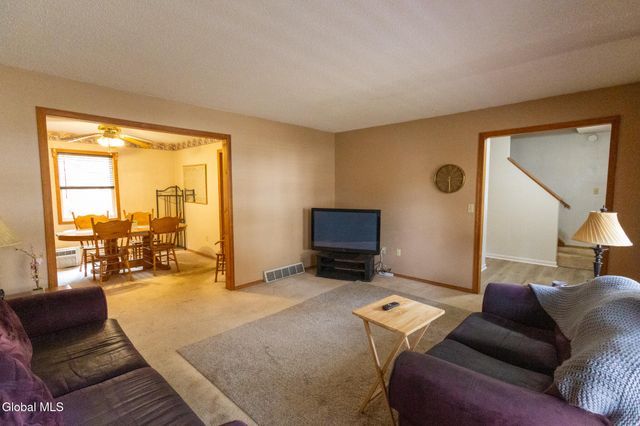 38 Autumn Lane, Queensbury, NY 12804